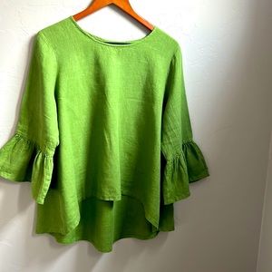 Bryn Walker signature Fran top in a beautiful green size Small